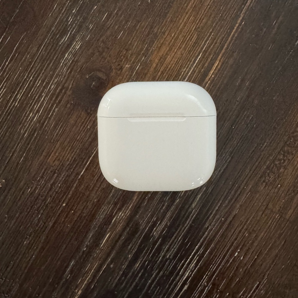 White Wireless Earbuds & Case